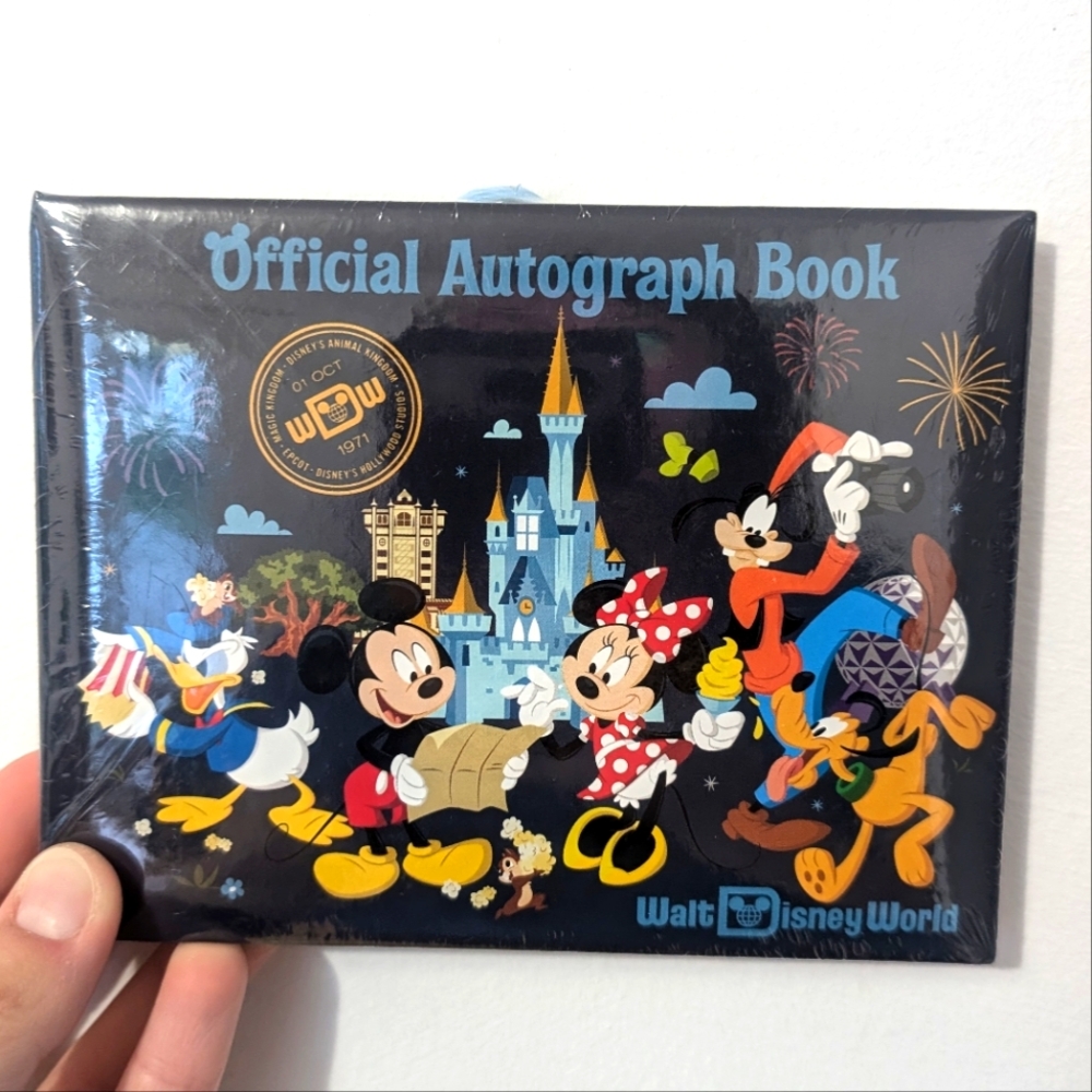 NEW SEALED Walt Disney World Official Autograph Book with Mickey & Friends ✨🏰